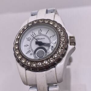 Geneva Womens White Vintage Watch New Battery